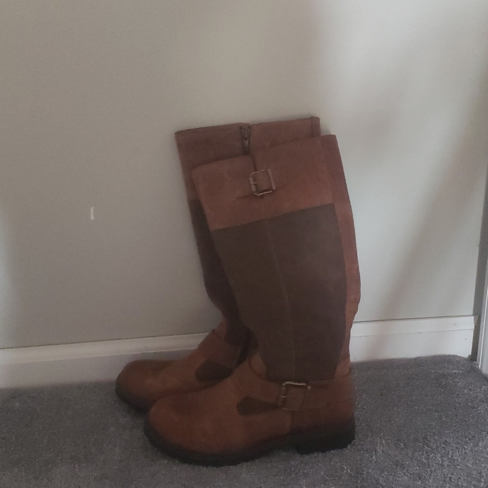Boots - Picture 2 of 4